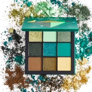 Huda Beauty Emerald Obsessions Palette BNIB